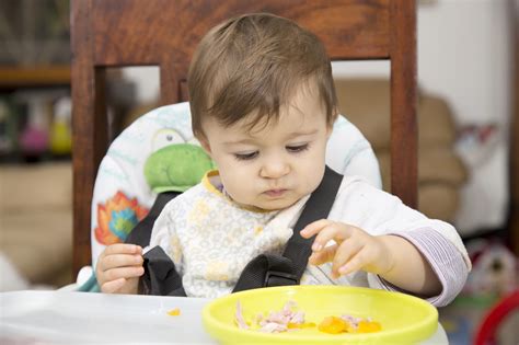 When Do Babies Start to Feed Themselves with a Spoon, and Why Do Some Prefer to Use Their Hands Like Tiny Cavepeople?